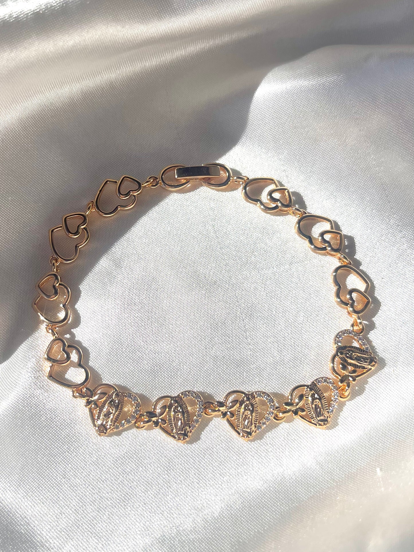 18k Virgen Hearts Bracelet