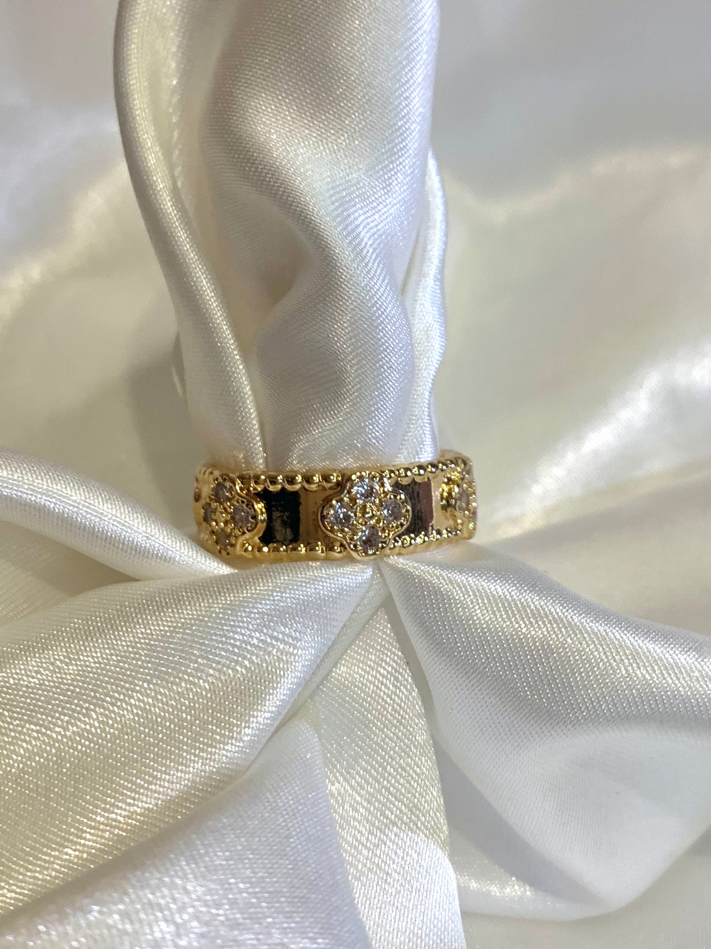 Pretty Suerte Ring (Size 8,9,10)