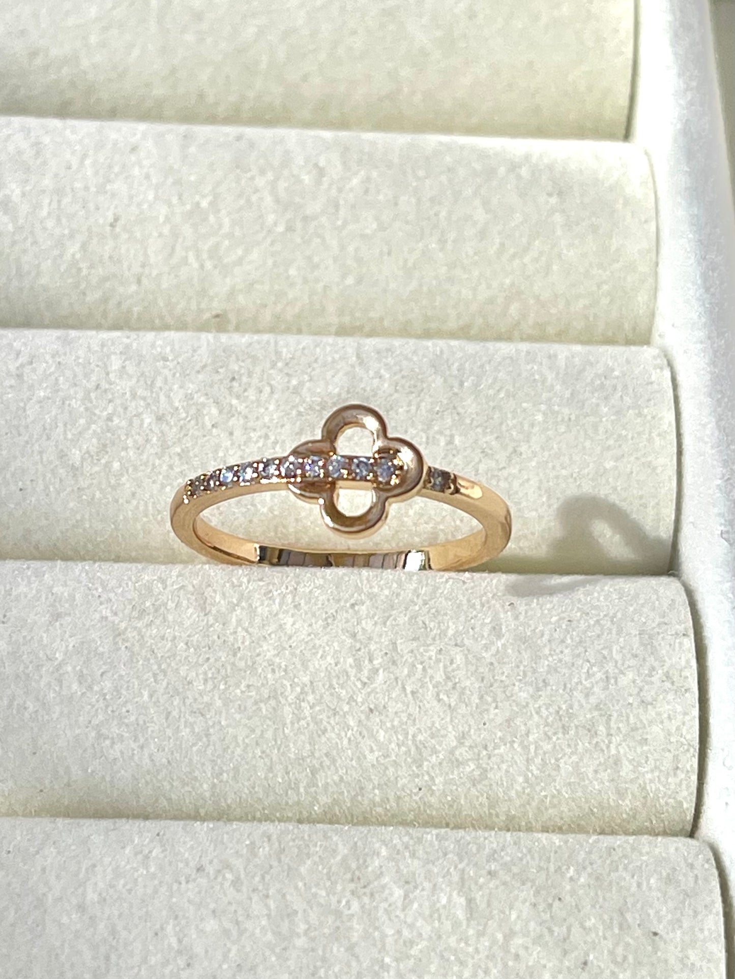 Clover Ring