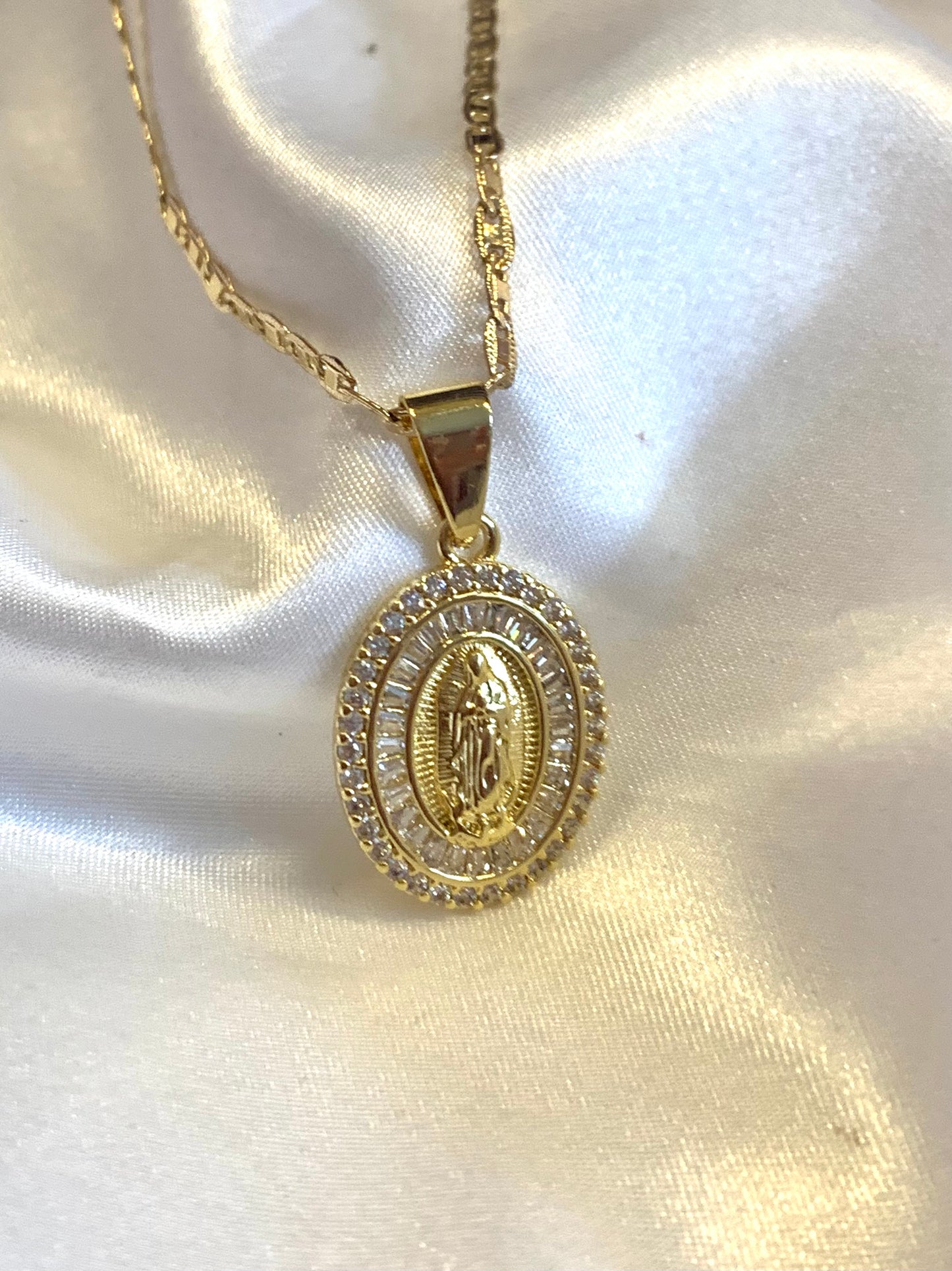 Virgen Oval Necklace