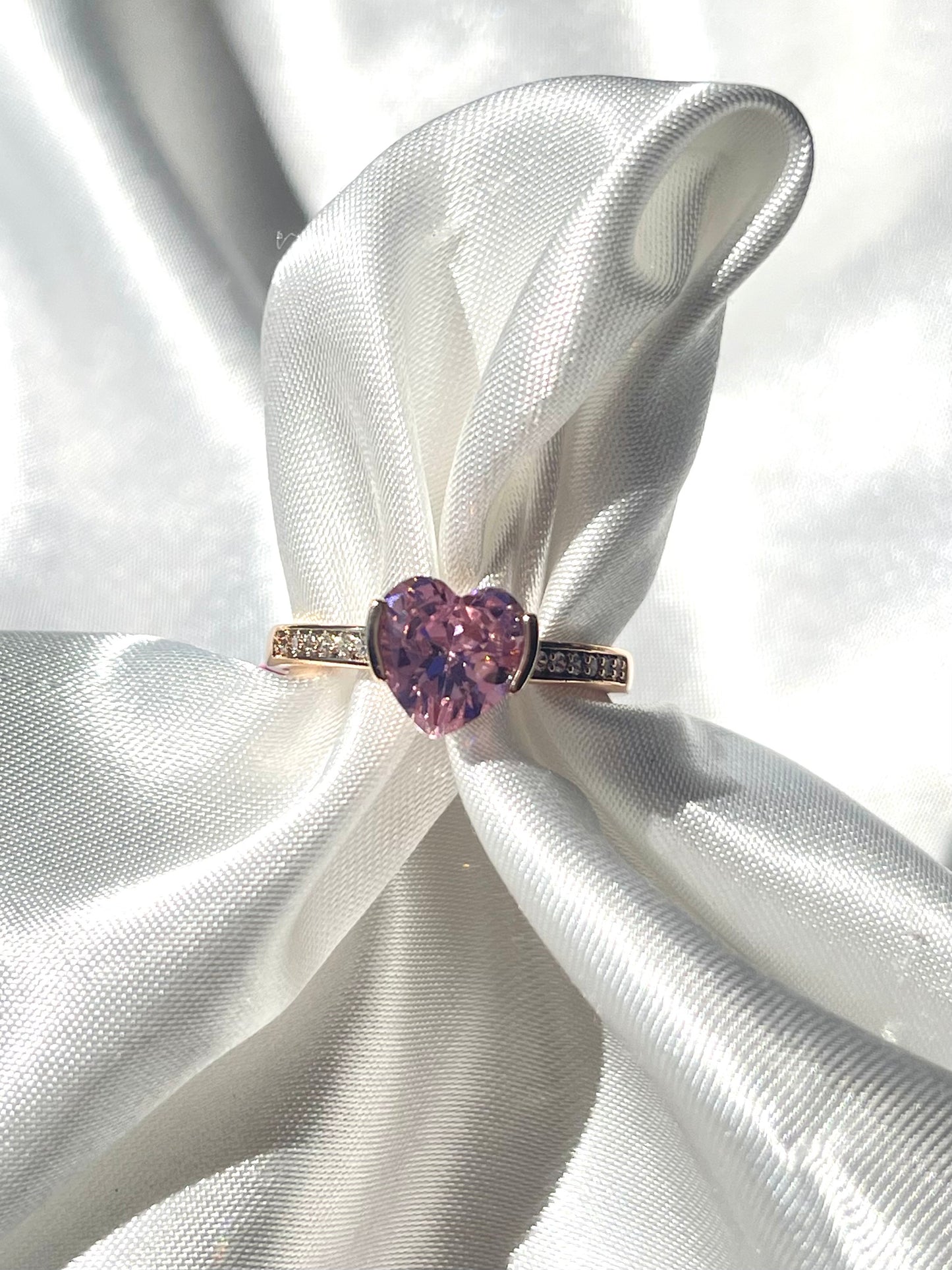 18k Pink Diamond Heart Ring (Size 6,7,8,9)