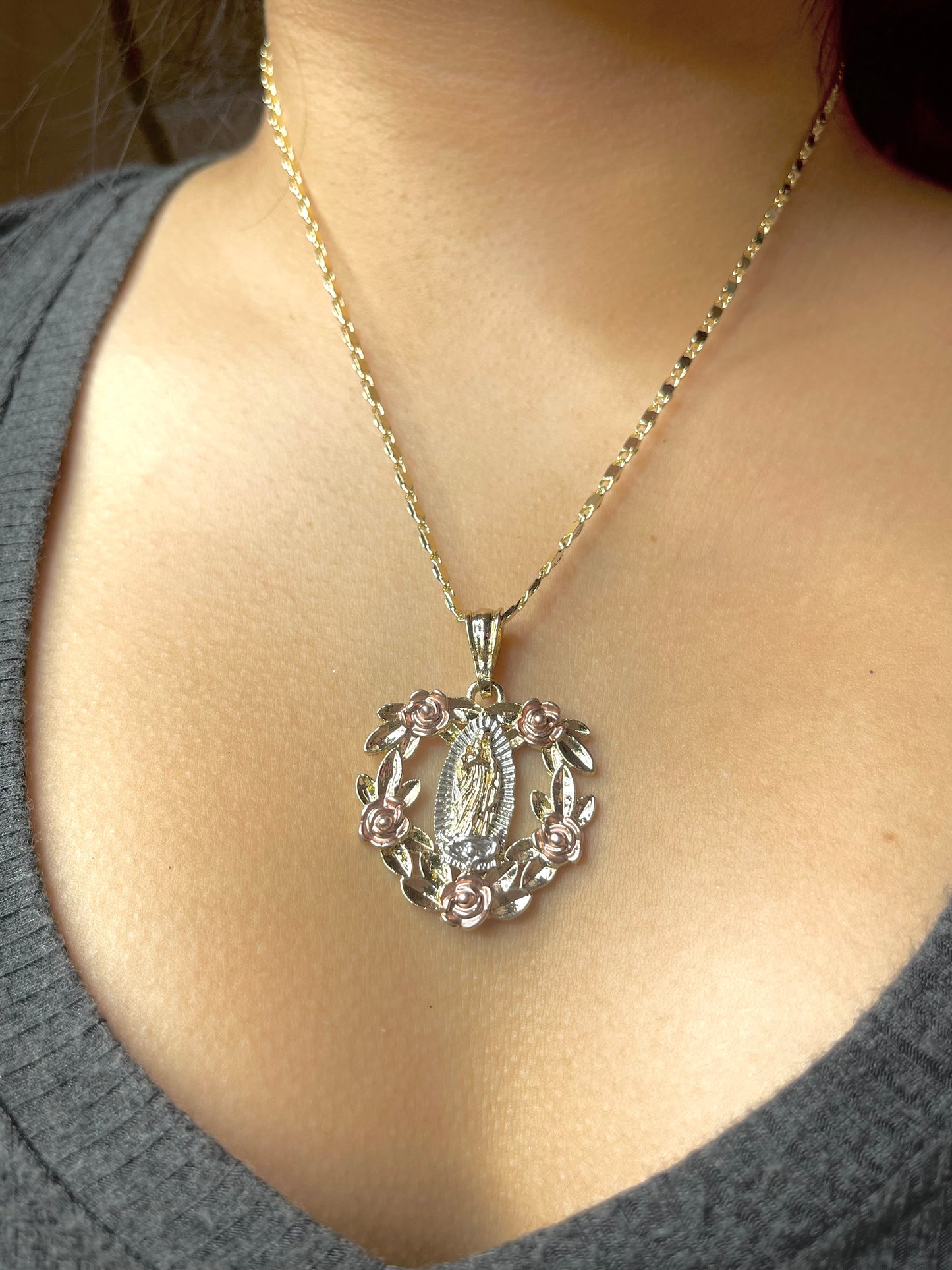Roses Virgen Necklace