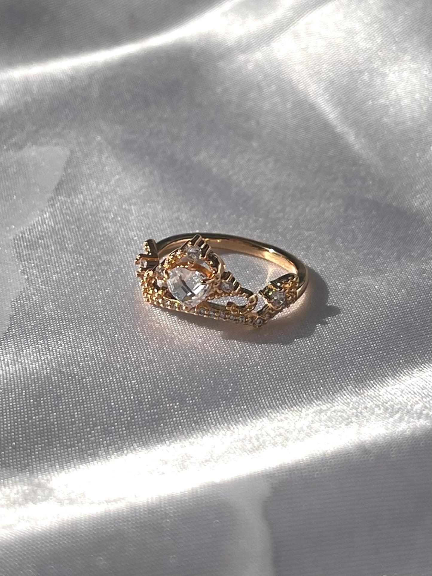 18k Heart Crown Ring (Size 6,7,8,9)