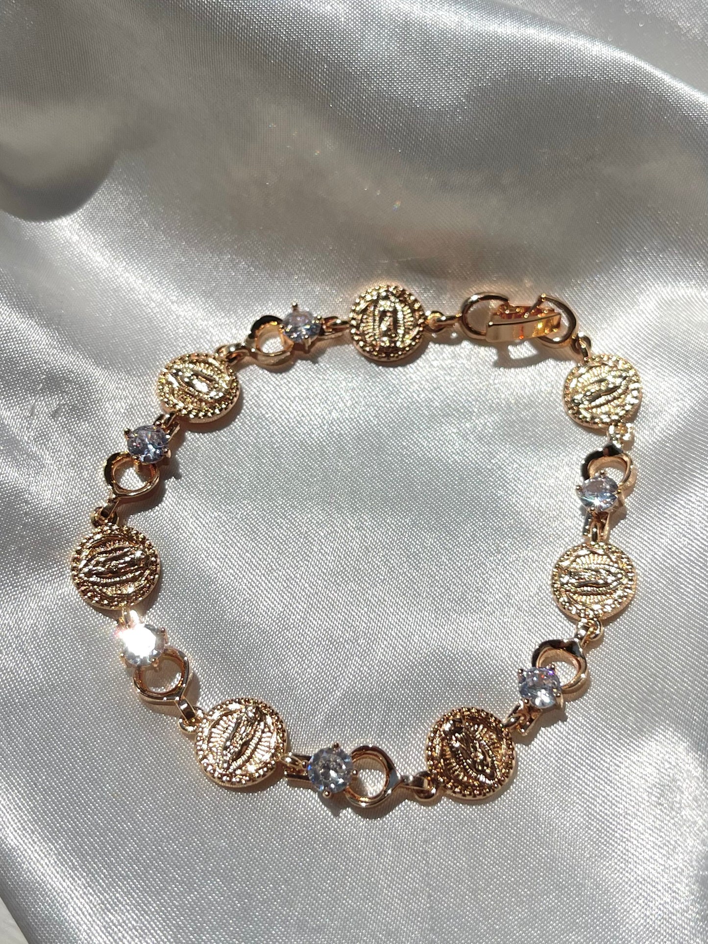 18k Virgen Circle Bracelet