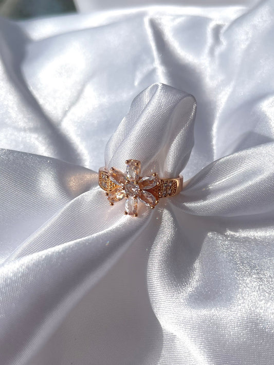 18k Flower Ring (Size 6,7,8,9)