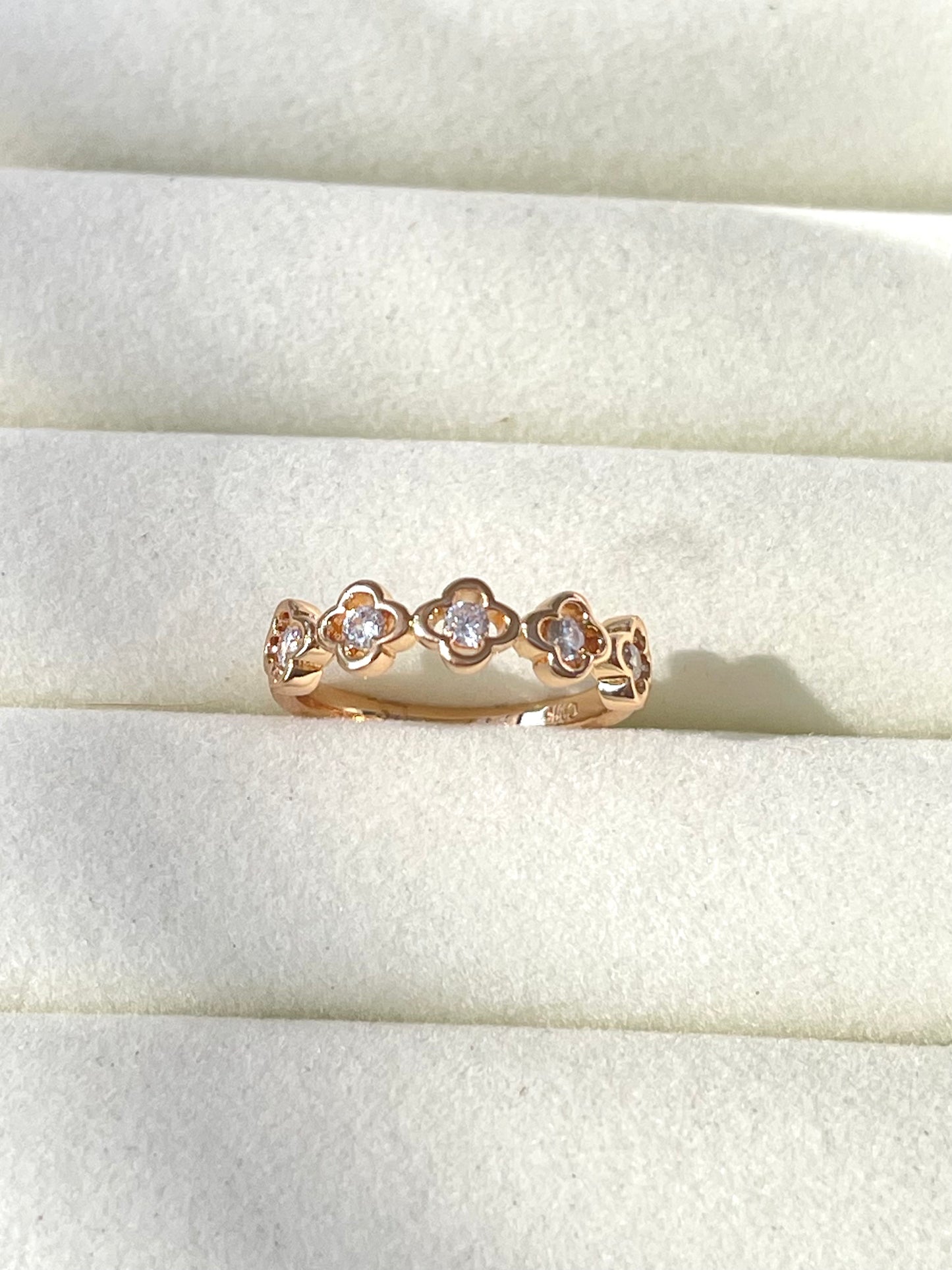 Clover Ring