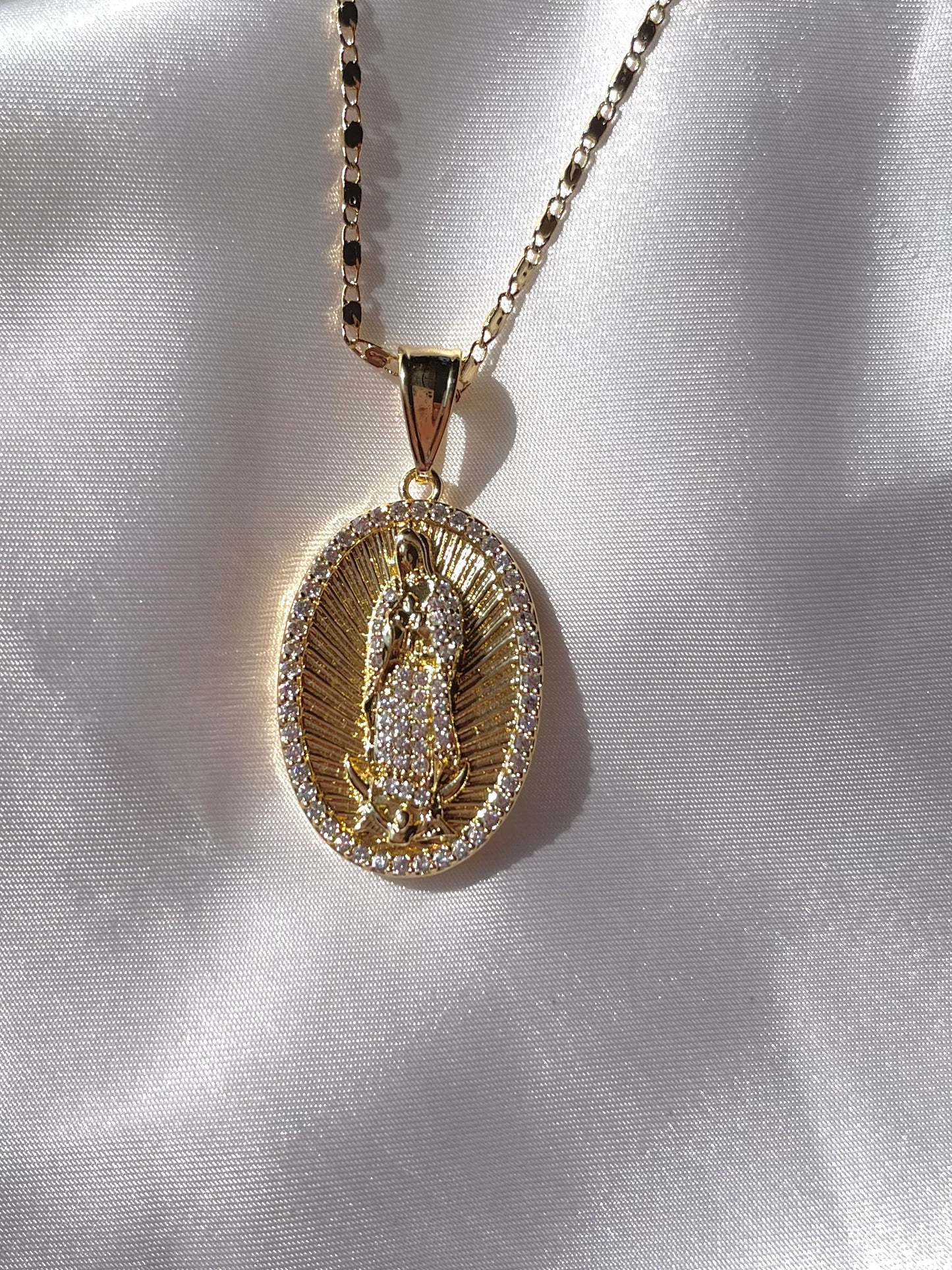 Oval Virgen Necklace