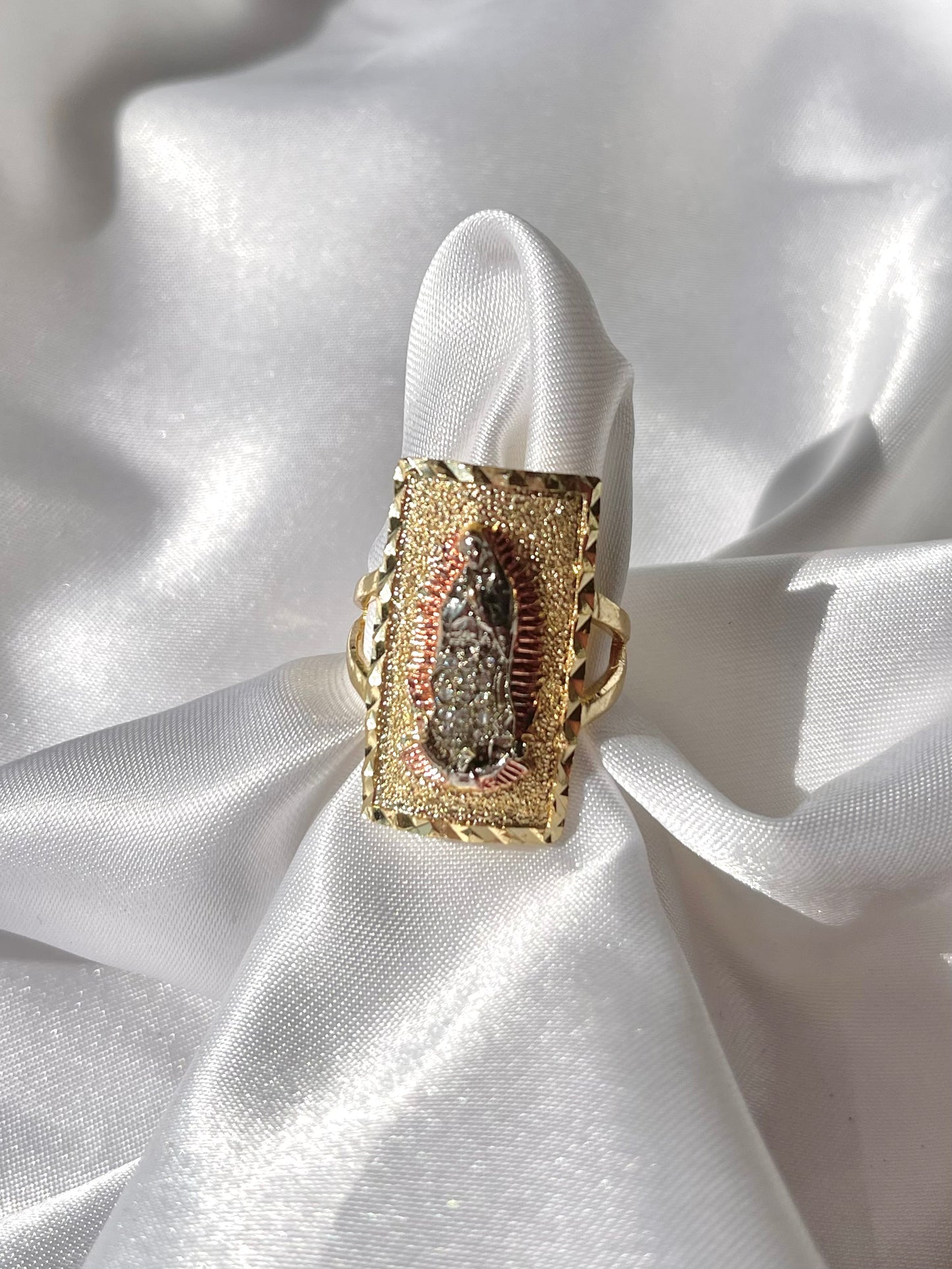 Virgen Pink Ring