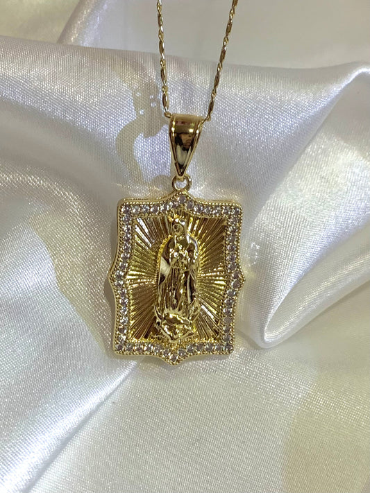Virgen Pretty Medalla Necklace